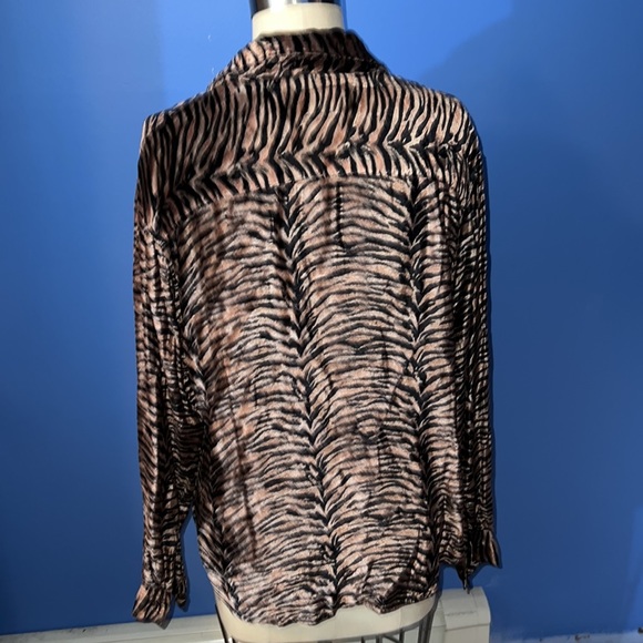 Cute Solutions Original Animal Print Velor Feel Button Down Shirt Large - Picture 3 of 5